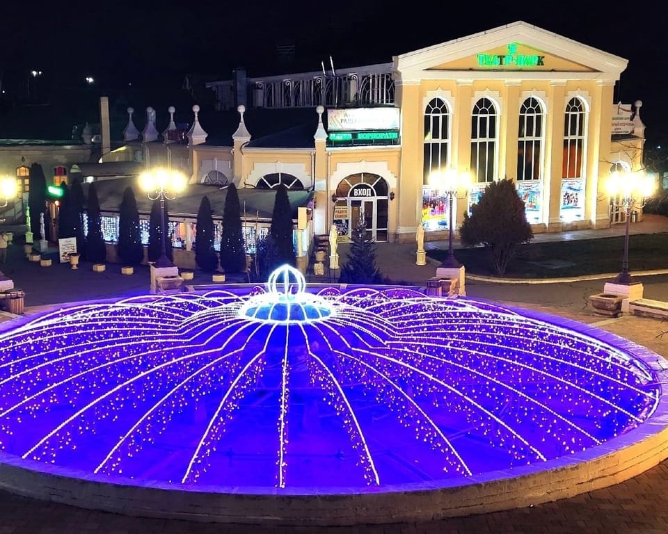 Қызбен жалаңаш жігіт